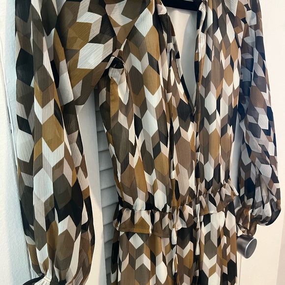 Banana Republic Maxi Dress with gold geometric pattern - Picture 4 of 8